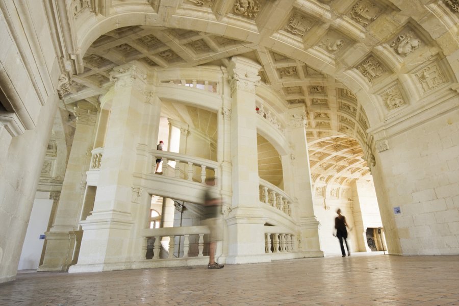 L'escalier à double révolution attribué à Léonard de Vinci, château de Chambord. Ioan Panaite - Shutterstock.com