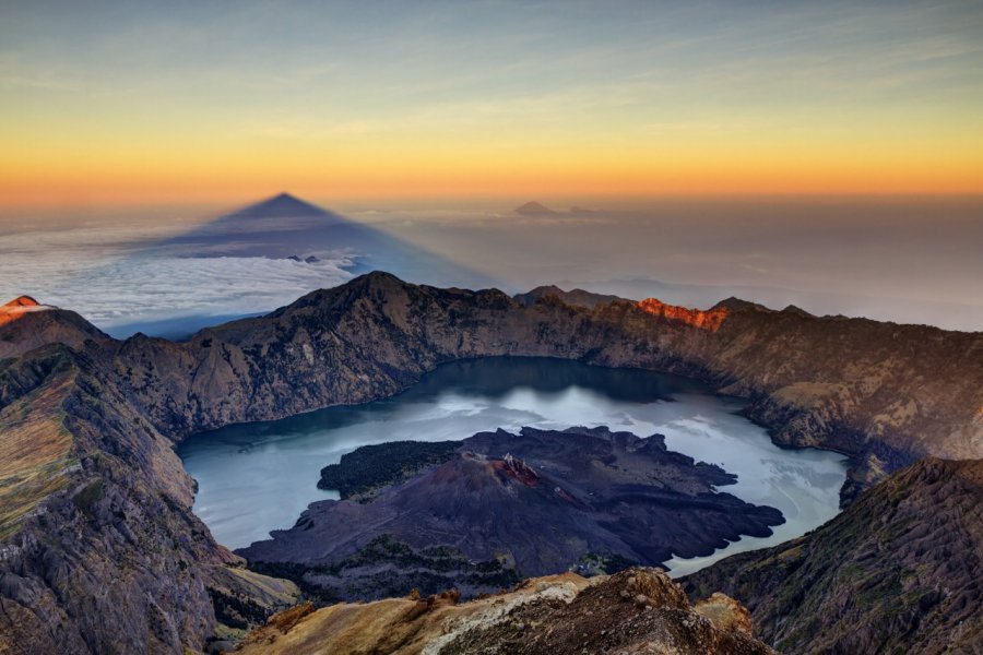 Le Mont Gunung Rinjani. Matt_train / Shutterstock.com