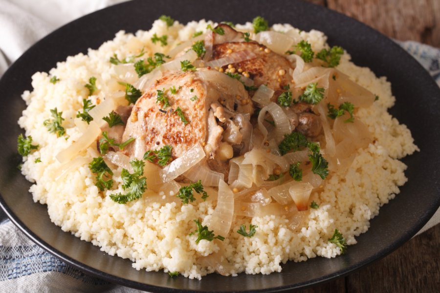 Poulet yassa. AS Food studio - Shutterstock.com