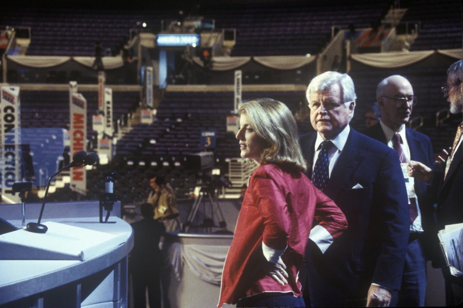 Ted Kennedy et Caroline Kennedy lors d'une convention démocrate en 2000. shutterstock -Joseph Sohm