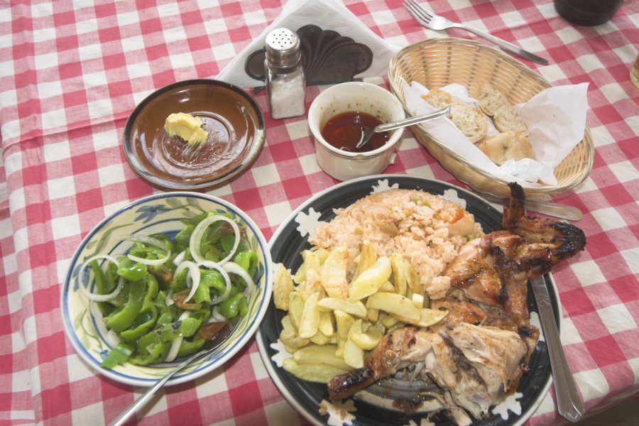 Repas typique du Mozambique. Graham - Fotolia