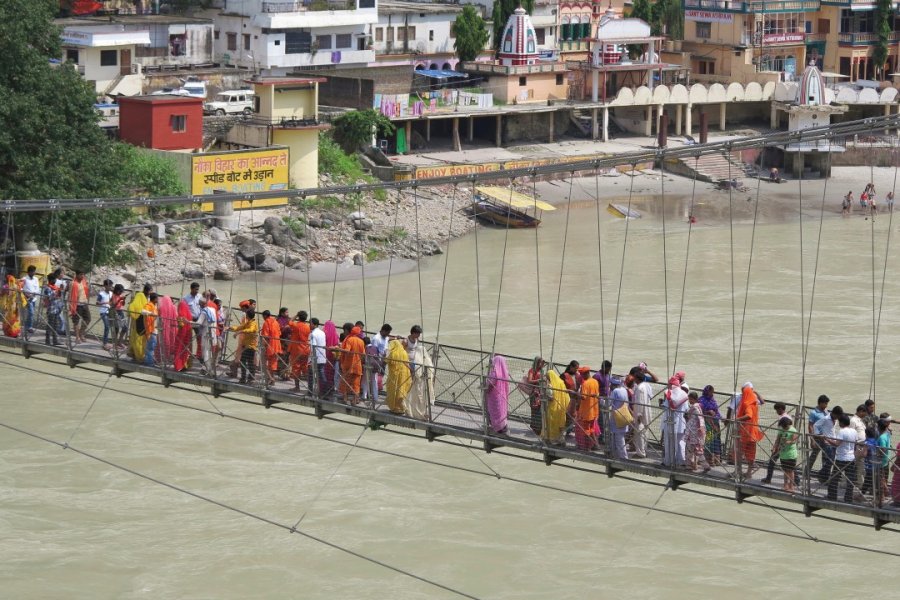 Pélerins sur le pont Lakshman Jhula. Grégory ANDRE