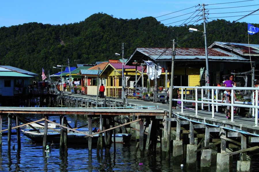 Quartier d'habitations sur l'eau de Kampung Buli Sim Stéphan SZEREMETA