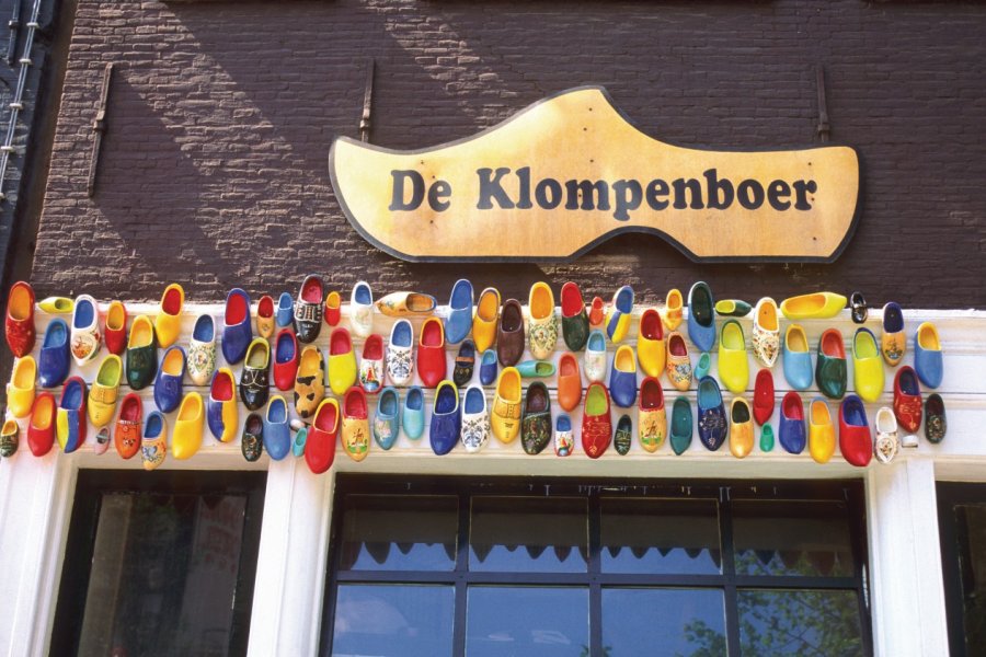 De Klompenboer, boutique à Nieuwezijds Voorburgwal. (© Author's Image))