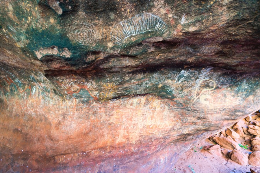 Petroglyphes aborigènes, Ayers Rock. Keitma - Shutterstock.com