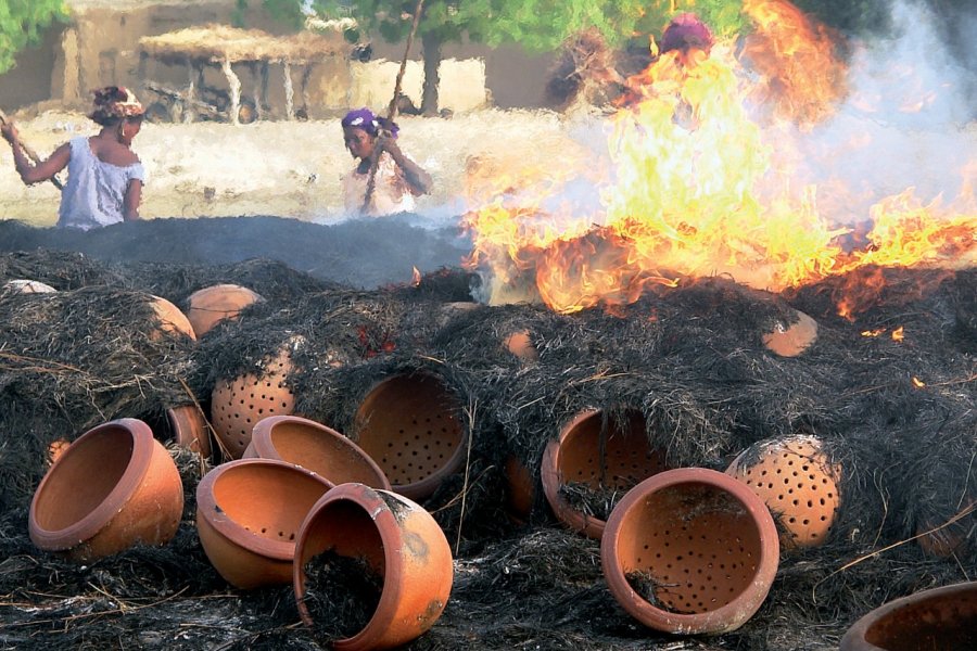 Du savoir-faire des habitantes de Kalabougou naissent des poteries réputées dans tout le pays Sébastien CAILLEUX