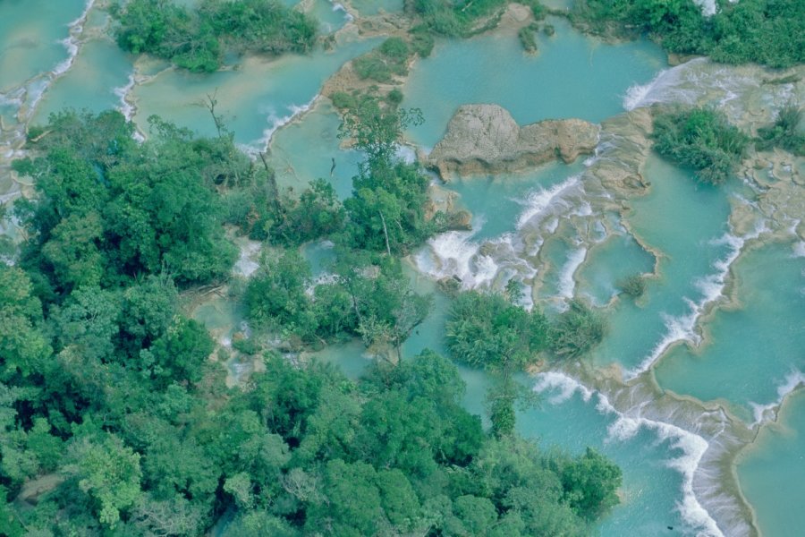 Les cascades d'Agua Azul doivent leur nom à la couleur bleutée de l'eau. Eric Martin - Iconotec