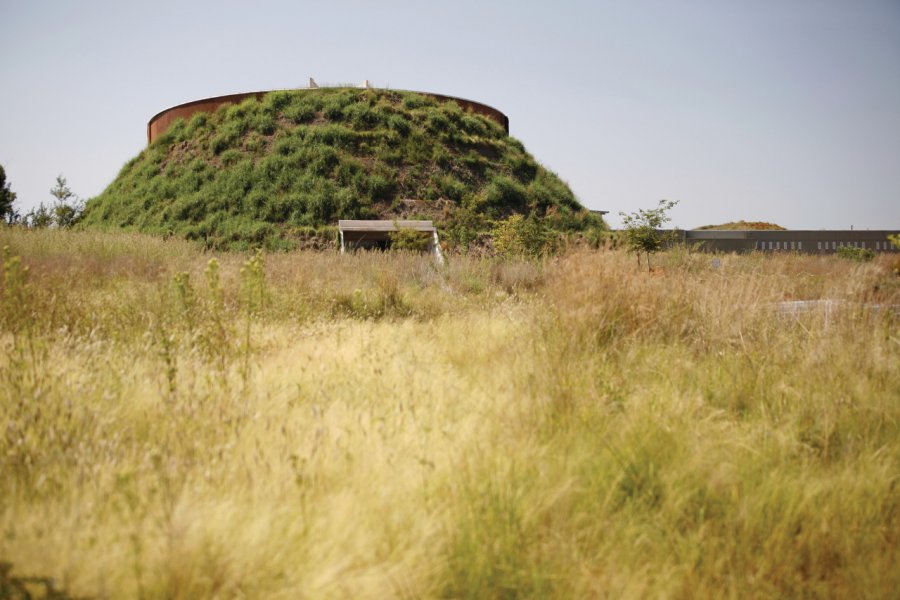 Tumulus de Maropeng. Mano Africa - iStockphoto.com