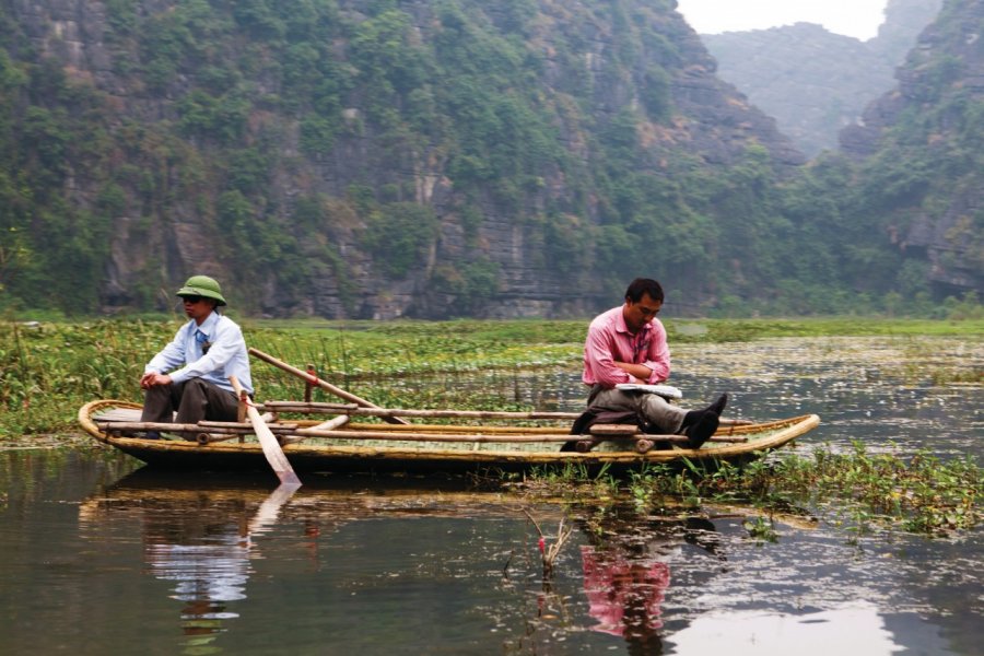 Tam Coc, navigation sur le fleuve Hoang Long. Philippe GUERSAN - Author's Image