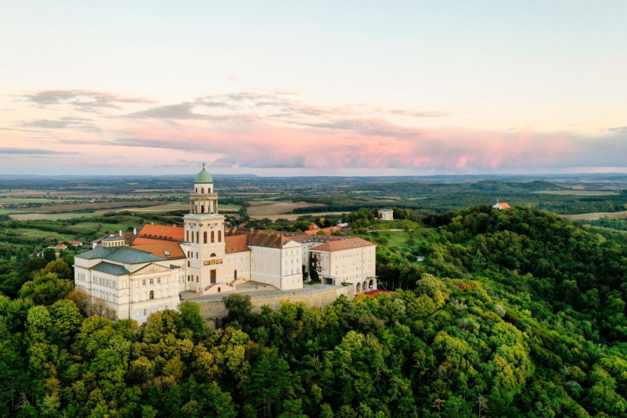 Abbaye de Pannonhalma. hbpro - Shutterstock.com