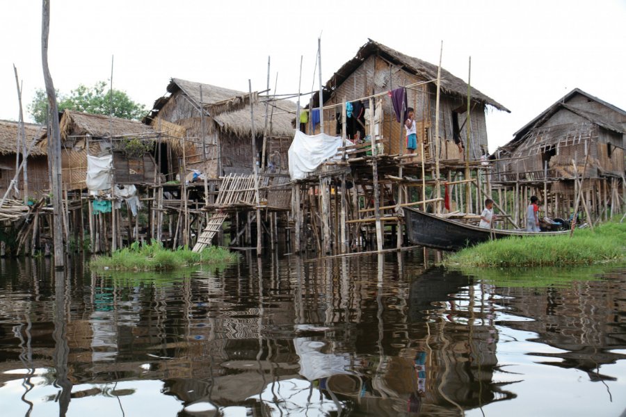 Les villages sur pilotis sur le lac. Stéphan SZEREMETA