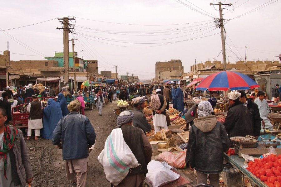 Marché aux légumes et aux fruits, Mazar-e-Charif. VINCENT RONCO