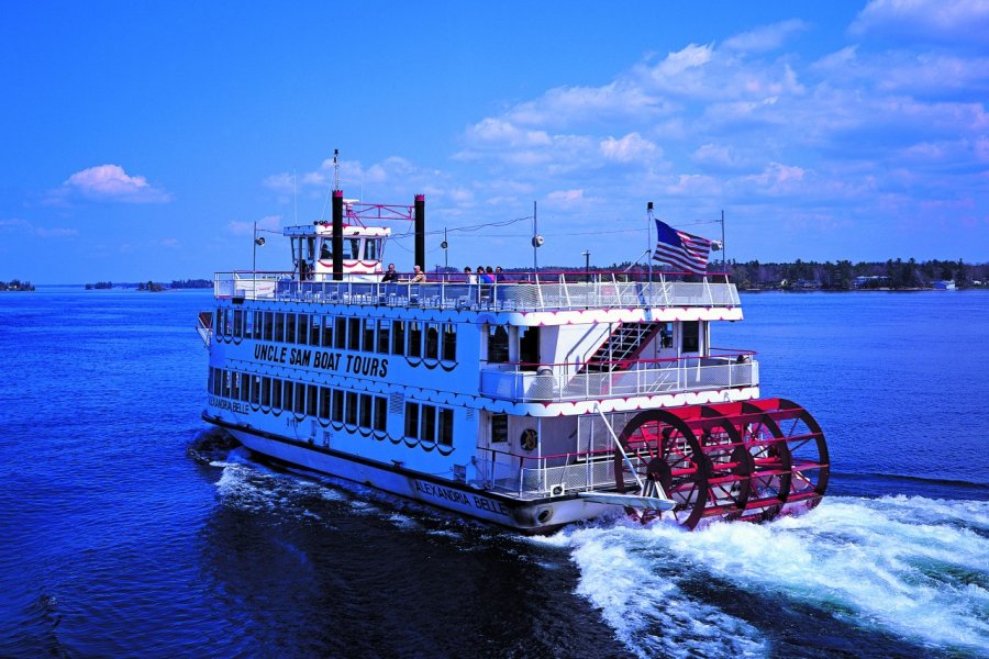 Bateau à aubes sur le fleuve Saint-Laurent. Yukiko Yamanote - Iconotec