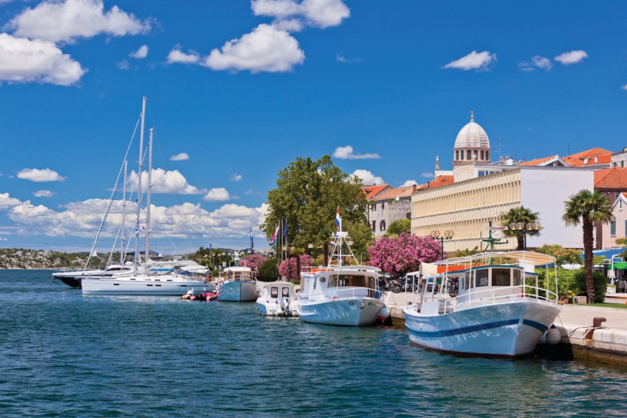 Le port de Šibenik. Topdeq - iStockphoto