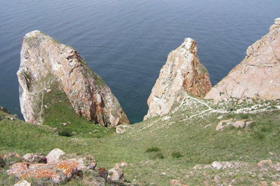 Le rocher des trois frères sur l'île d'Olkhon Stéphan SZEREMETA