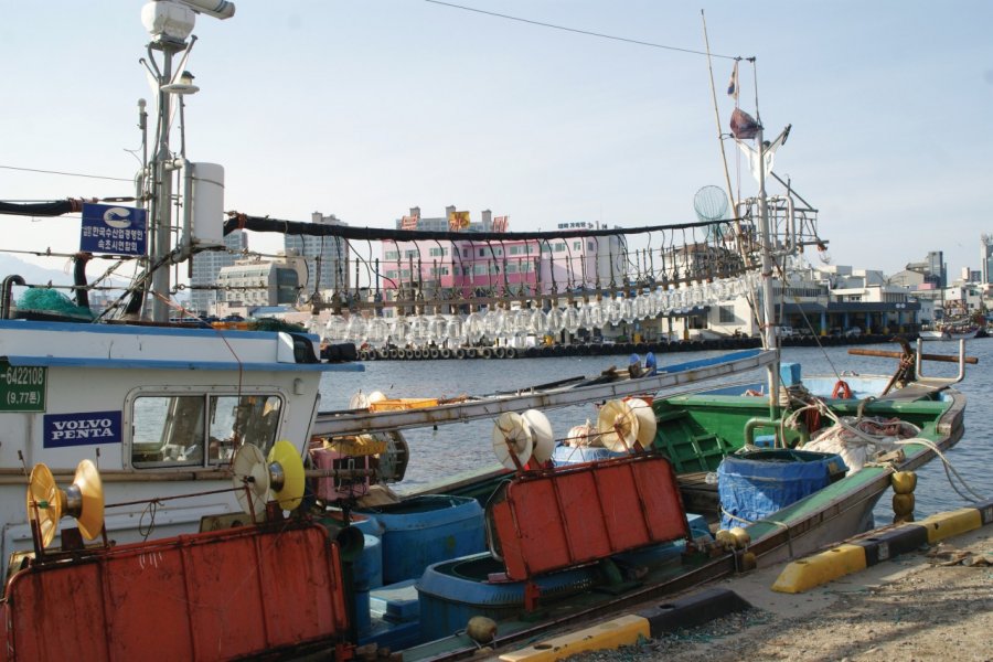 Le port de Sokcho, au nord du 38e parallèle, est une destination charmante. Barthélémy COURMONT