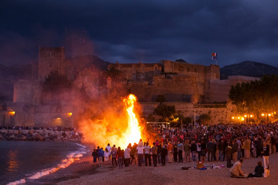 Feux de la Saint-Jean à Collioure. Maria Sedova - Shutterstock.com