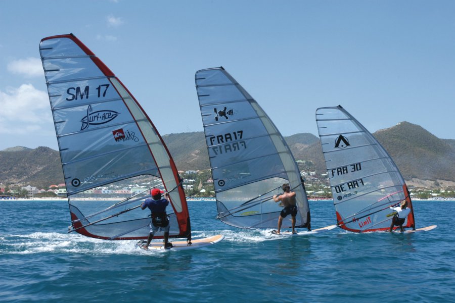 Planche à voile à Orient Bay. Office de Tourisme de Saint-Martin - Claude CAVALERA