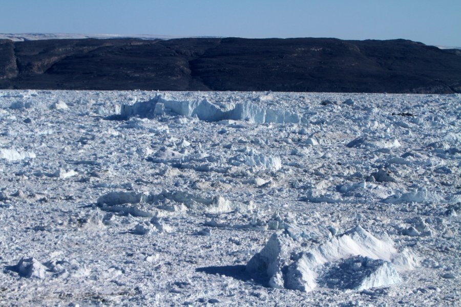 Le fjord est un gigantesque amoncélement de glace. Stéphan SZEREMETA