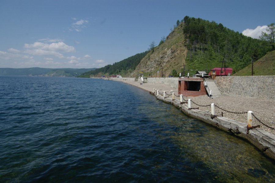 Rive du lac Baïkal à Listvianka Stéphan SZEREMETA