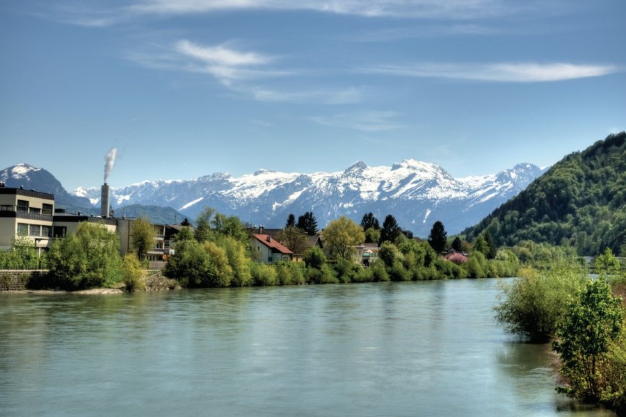 La rivière passant à Hallein. Thomas Reimer - Fotolia