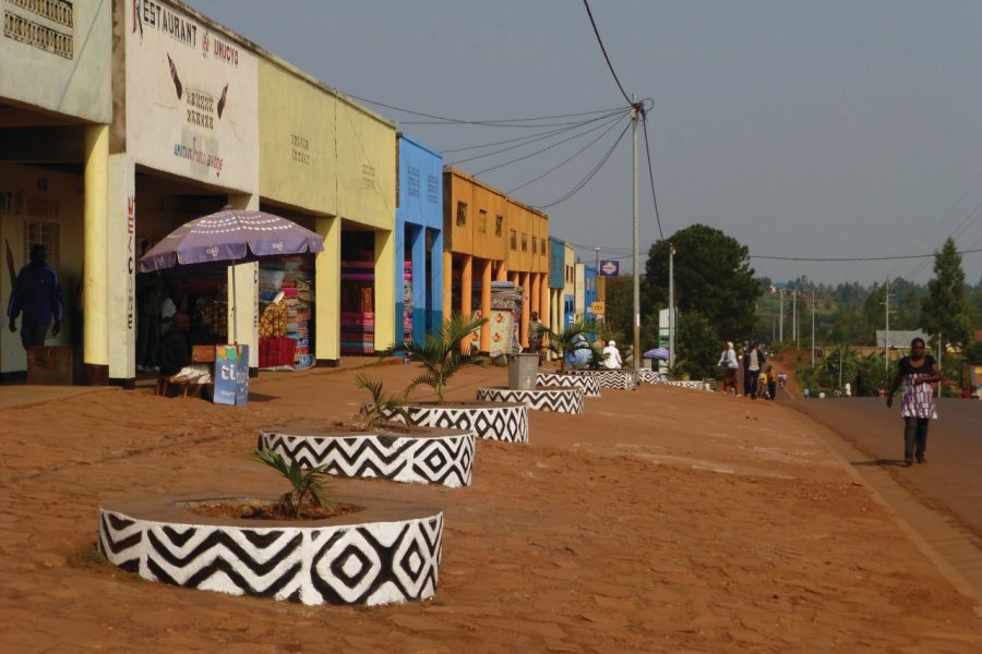 Nyakarimbi, décorée de motifs imigongo. François JANNE D'OTHÉE