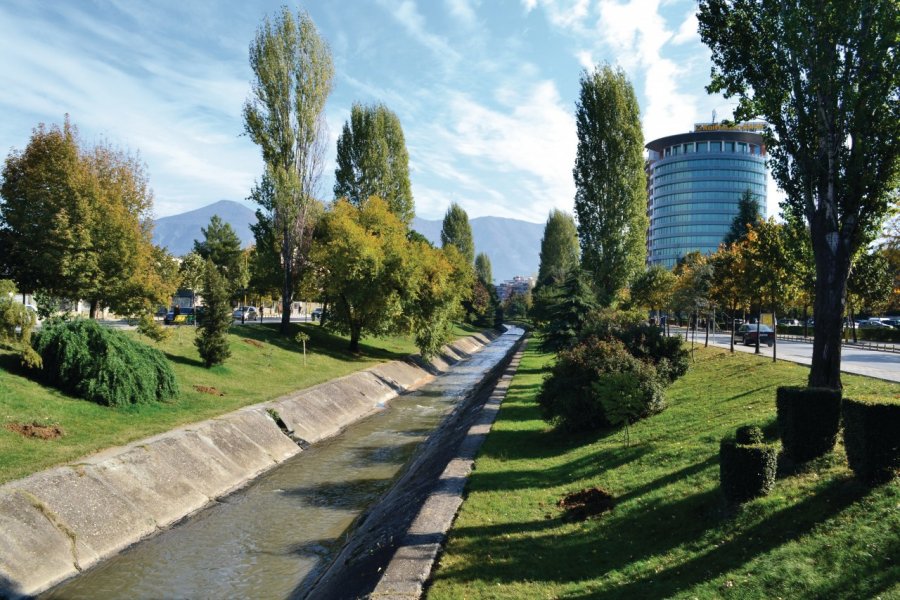 Rivière traversant Tirana. Céline CHAUDEAU