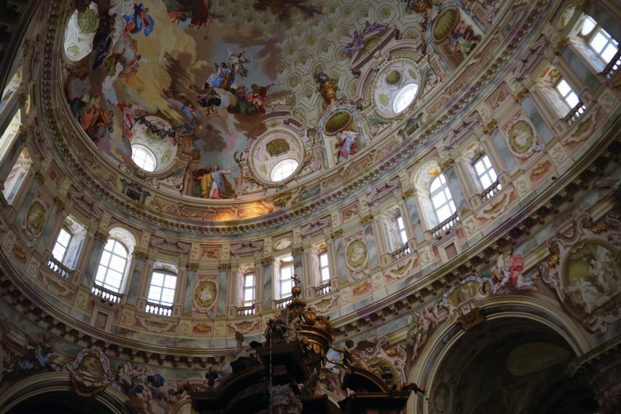 Intérieur du Sanctuaire de Vicoforte. bisla - iStockphoto.com