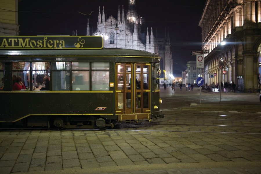 L'ATMosfera devant le Duomo ATM