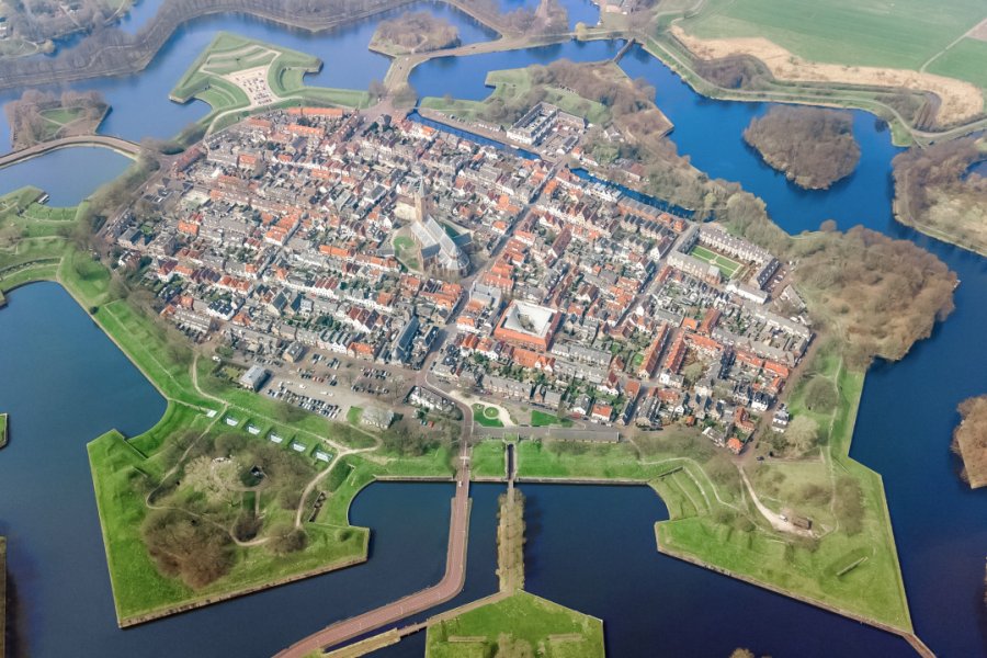 Vue aérienne de la ville fortifiée de Naarden. JaySi - istockphoto.com