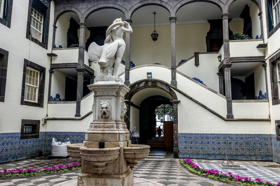Cour intérieure de la mairie de Funchal. Ludovic DE SOUSA