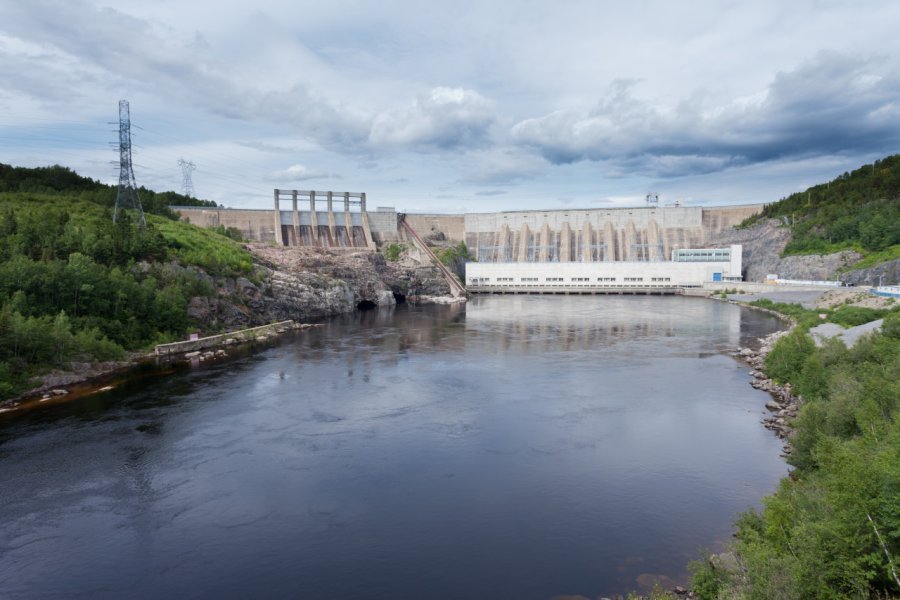 Centrale Jean-Lesage (Manic-2) Pi-Lens - Shutterstock.com