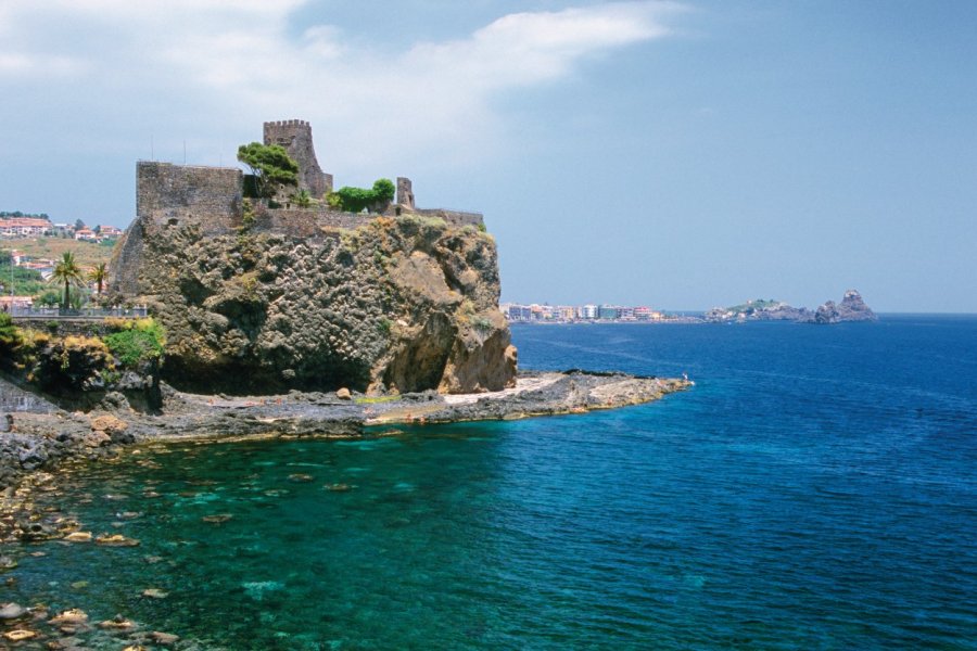 Le château en pierre lavique d'Aci Castello. Author's Image