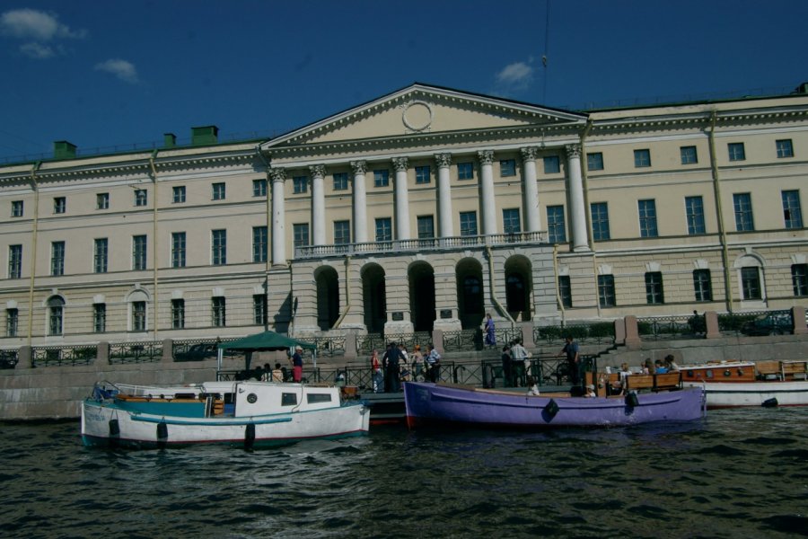 Façade sur les quais des Anglais. (© Stéphan SZEREMETA))