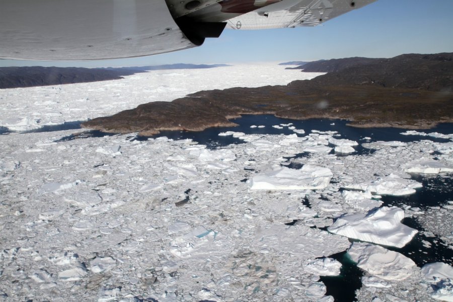 Vue du ciel, le fjord dans toute sa longueur. Stéphan SZEREMETA