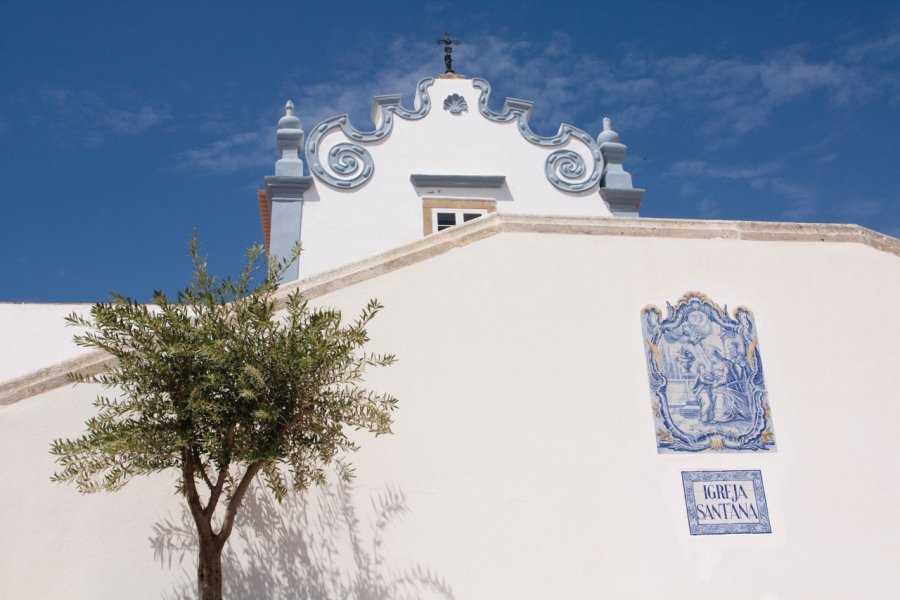 Façade de l'église Sant'Ana à Albufeira. Maxence Gorréguès