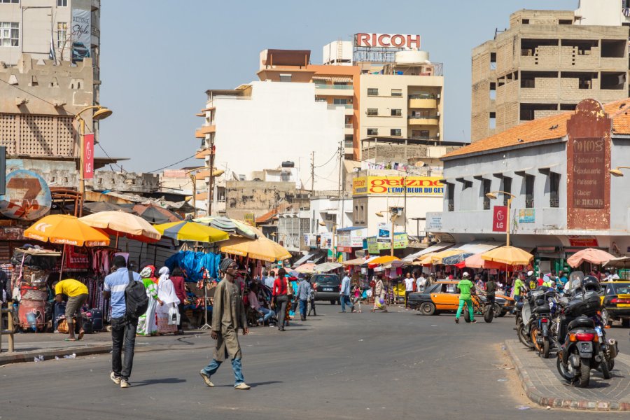 Les rues de Dakar. Curioso.Photography  - Shutterstock.com