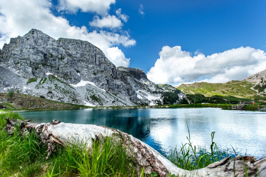 Vue sur un lac dans les montagnes alpines de Nassfeld. Oleksandr Osipov - Shutterstock.com