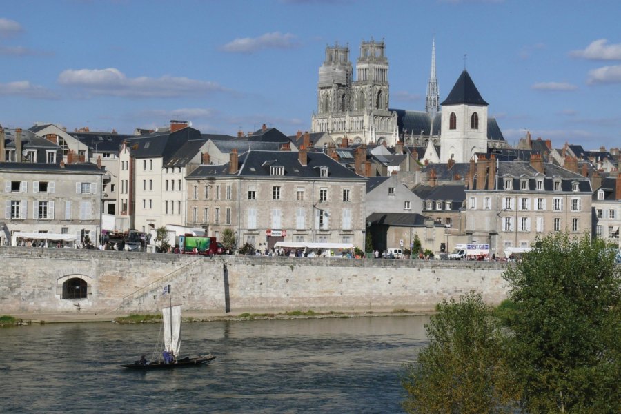 Orléans, au bord de la Loire (© GERARD DUSSOUBS - Fotolia))