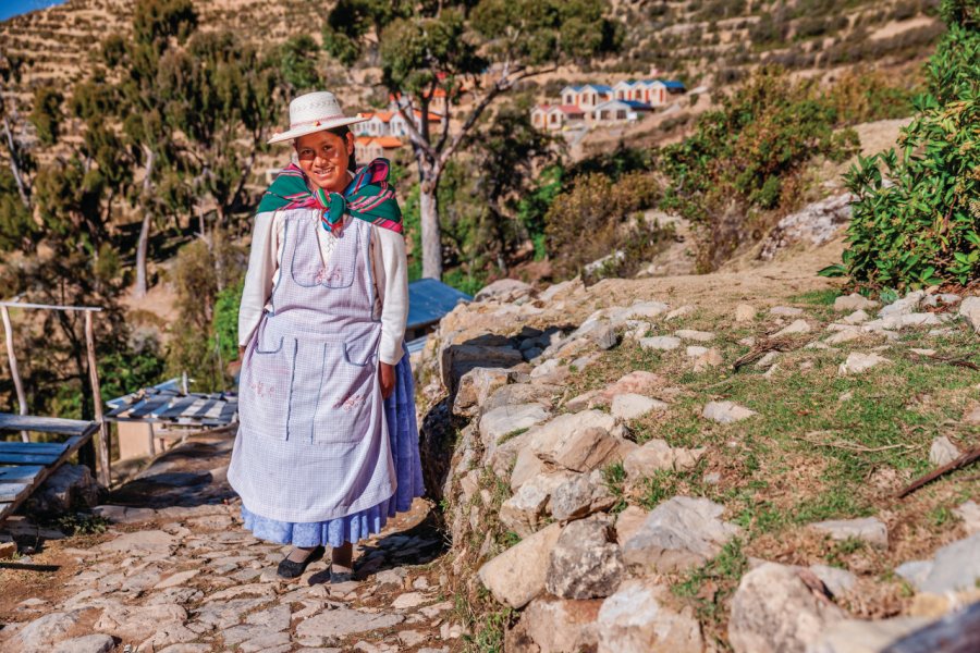 Cholita aymara, Isla del Sol. hadynyah - iStockphoto.com