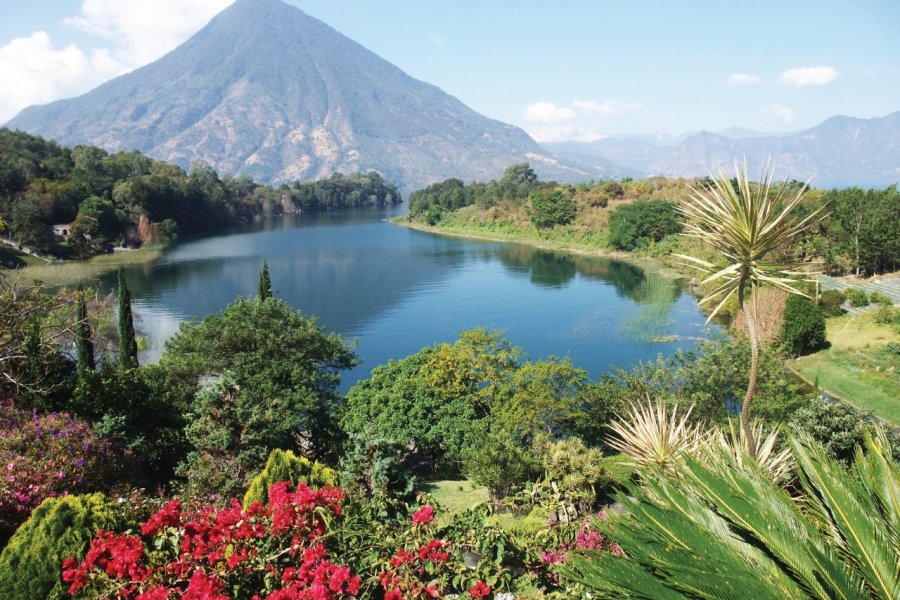 Laguna de Atitlan. Simon Dannhauer - iStockphoto