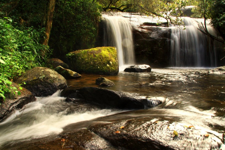 Chutes d'eau vers Zomba. Karl Beeney - Shutterstock.com