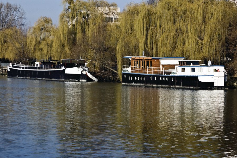 Peniches sur la Seine, à Chatou JEAN-MICHEL LECLERCQ - FOTOLIA