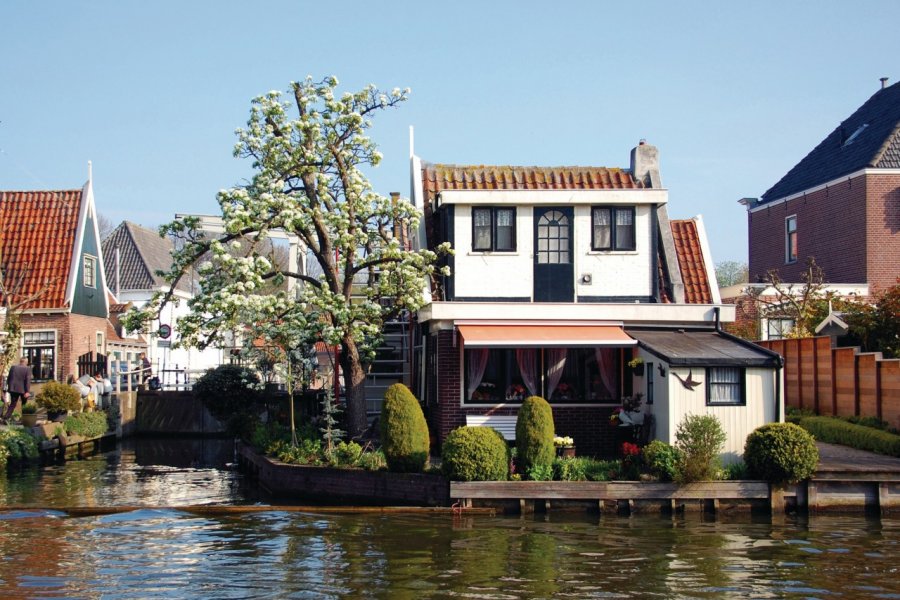 Maison typique sur le canal d'Edam. Magspace - Fotolia