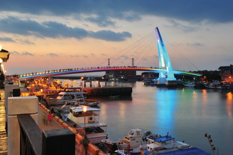 Le port de Tamsui et le Lover Bridge en arrière plan. Nevereverro - iStockphoto