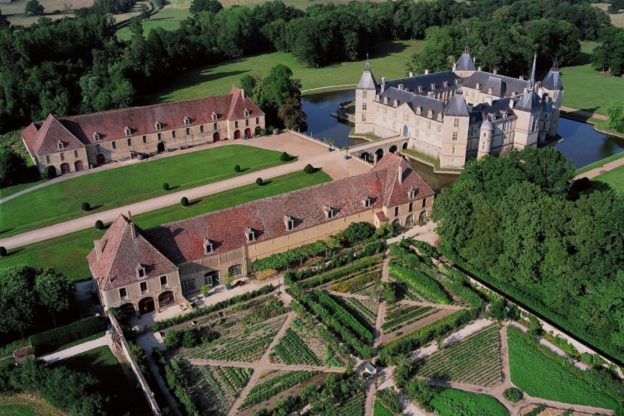 Vue aérienne du Château de Sully. Château de Sully