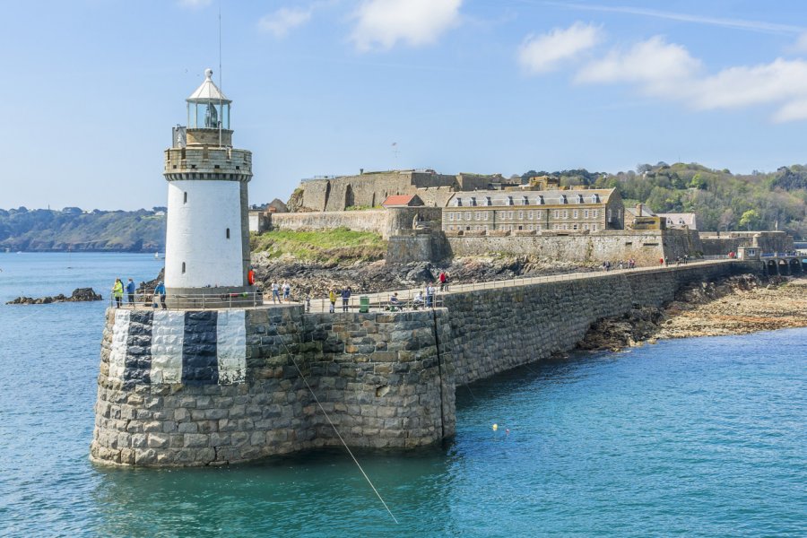 Phare de Saint-Peter-Port. Kiev.Victor - Shutterstock.com