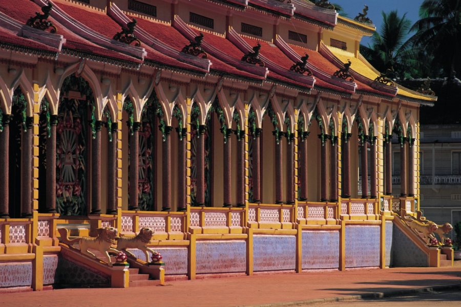 Grand temple de Cao Daï. S.Nicolas - Iconotec