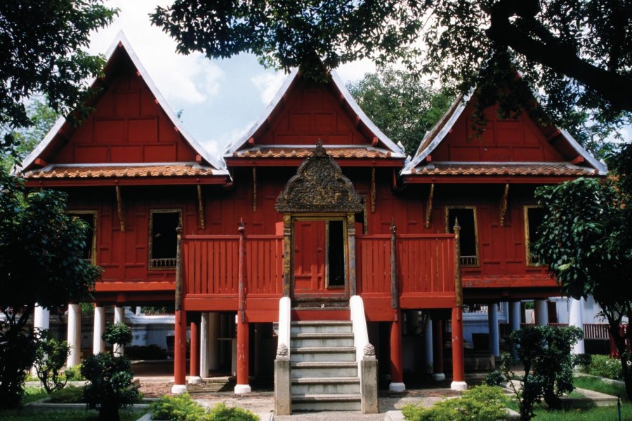 Bibliothèque sur pilotis au Wat Rakhang - Résidence de Rama 1er. (© Mickael David - Author's Image))