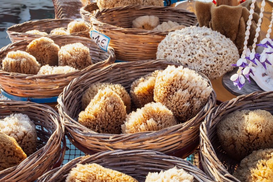 Vente d'éponges naturelles. Estonianmama - Shutterstock.com